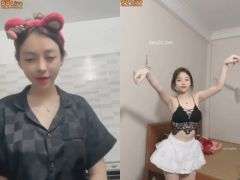 Idol Mây Bi 68 Khoe Vú Siêu Căng Trên Liveshow