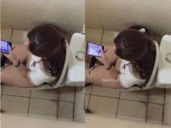 Em Nhân Viên Vib Đi Wc Lộ Hàng Cực Rậm Lông Cho Các Anh Ngắm